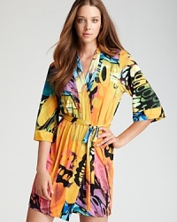 Spice up your loungewear with the vibrant, jungle-like print of this Josie robe. Spice up your loungewear with the vibrant, jungle-like print of this Josie robe.