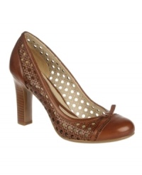 Ready for a touch of romance? Pair the Polly pumps by Naturalizer with a simple skirt and let their round toe and delicate bow accent soften your look. Ready for a touch of romance? Pair the Polly pumps by Naturalizer with a simple skirt and let their round toe and delicate bow accent soften your look.