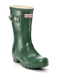 Short rubber rain boots with a legendary Hunter fit and comfort. Short rubber rain boots with a legendary Hunter fit and comfort.