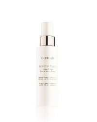 Combining the comfort of oil with the clean feeling of a gel, this semi-fluid potion effectively yet gently removes all traces of makeup from the delicate eye and lip areas. Combining the comfort of oil with the clean feeling of a gel, this semi-fluid potion effectively yet gently removes all traces of makeup from the delicate eye and lip areas.