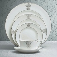 Vera Wang, in collaboration with Wedgwood, has designed a tableware collection full of understated elegance, classic beauty that embraces the ultra chic, sophisticated style that Vera is known for. Imperial Scroll features a graceful platinum scroll adornment that brings to mind ancient royal artwork.