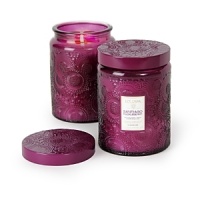 Voluspa's exquisite Santiago Huckleberry collection blends ripe huckleberries with vanilla bean and sugar cane for an exceptional fragrance that elegantly scents your home.