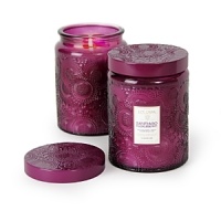 Voluspa's exquisite Santiago Huckleberry collection blends ripe huckleberries with vanilla bean and sugar cane for an exceptional fragrance that elegantly scents your home. Voluspa's exquisite Santiago Huckleberry collection blends ripe huckleberries with vanilla bean and sugar cane for an exceptional fragrance that elegantly scents your home.