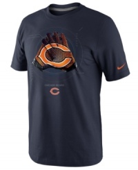 Have a hand in pumping up support for your favorite football team with this Chicago Bears NFL t-shirt from Nike. Have a hand in pumping up support for your favorite football team with this Chicago Bears NFL t-shirt from Nike.