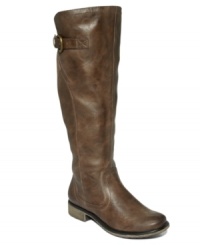 Take a walk in style in the Sianna boots by Baretraps. This smooth style features a worn-in toe and a small heel.