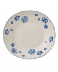 Vintage charm meets modern durability in the Farmhouse Touch pasta plate, featuring cornflower-blue florals and bands in premium porcelain from Villeroy & Boch. Vintage charm meets modern durability in the Farmhouse Touch pasta plate, featuring cornflower-blue florals and bands in premium porcelain from Villeroy & Boch.