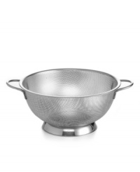 Classic simplicity makes this colander the cornerstone of any working kitchen, boasting an understated stainless steel construction, sturdy handles for effortless use and a foolproof design that has proved efficient year after year. Classic simplicity makes this colander the cornerstone of any working kitchen, boasting an understated stainless steel construction, sturdy handles for effortless use and a foolproof design that has proved efficient year after year.