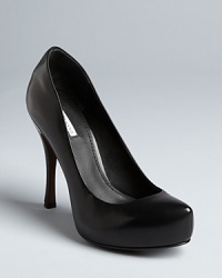 Sleek curves define this Vera Wang Lavender Label style, set on smoothly covered platforms. Sleek curves define this Vera Wang Lavender Label style, set on smoothly covered platforms.