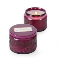 Voluspa's exquisite Santiago Huckleberry collection blends ripe huckleberries with vanilla bean and sugar cane for an exceptional fragrance that elegantly scents your home. Voluspa's exquisite Santiago Huckleberry collection blends ripe huckleberries with vanilla bean and sugar cane for an exceptional fragrance that elegantly scents your home.