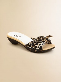 Clog style slides with a contour sole and knotted fabric print fabric.Cotton tie upperSide stud detailContour molded soleMade in Italy Clog style slides with a contour sole and knotted fabric print fabric.Cotton tie upperSide stud detailContour molded soleMade in Italy