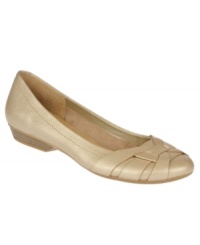 The Maude Flats from Naturalizer bring together the elements of an artistically woven detail, ballet-inspired silhouette and modest heel for an all-around versatile & feminine style. The Maude Flats from Naturalizer bring together the elements of an artistically woven detail, ballet-inspired silhouette and modest heel for an all-around versatile & feminine style.