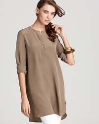 Exuding an earthy vibe, this silk Vince tunic layers over your favorite skinnies for effortless chic--upgrading your look from simple to sublime. Exuding an earthy vibe, this silk Vince tunic layers over your favorite skinnies for effortless chic--upgrading your look from simple to sublime.