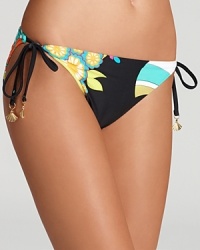 A bold pattern defines this dramatically appealing Trina Turk bikini bottom. A bold pattern defines this dramatically appealing Trina Turk bikini bottom.