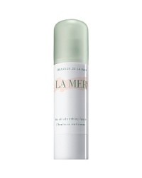 Crème de la Mer is also available in a lotion formulation that contains the original Miracle Broth™ and its extraordinary benefits. Tailored to the needs of normal to oily skin, The Oil Absorbing Lotion leaves a soft matte finish and inhibits oily breakthrough. Crème de la Mer is also available in a lotion formulation that contains the original Miracle Broth™ and its extraordinary benefits. Tailored to the needs of normal to oily skin, The Oil Absorbing Lotion leaves a soft matte finish and inhibits oily breakthrough.