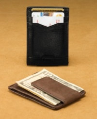 Classic style. Fossil's Magnetic ID Window Front Pocket Wallet features a magnetic money clip and embossed logo detail on the front. Multiple card slots and an ID window keep you organized.