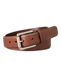 The sleek natural color of this Fossil leather belt pairs perfectly with your favorite denim or chinos.