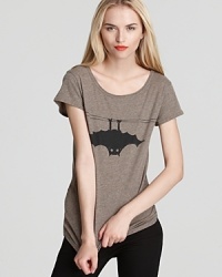 Creatures of the night unite with this adorably bat-tastic cotton MARC BY MARC JACOBS tee. Creatures of the night unite with this adorably bat-tastic cotton MARC BY MARC JACOBS tee.