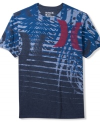 Play up your casual style with this vibrant graphic t-shirt from Hurley.