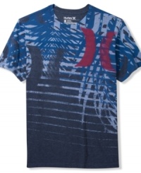 Play up your casual style with this vibrant graphic t-shirt from Hurley. Play up your casual style with this vibrant graphic t-shirt from Hurley.