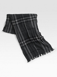 A wintertime classic remade for transitional weather in a lightweight blend of extra-fine merino wool and cashmere. 18 X 79 55% merino wool/45% cashmere; dry clean Made in the United Kingdom A wintertime classic remade for transitional weather in a lightweight blend of extra-fine merino wool and cashmere. 18 X 79 55% merino wool/45% cashmere; dry clean Made in the United Kingdom