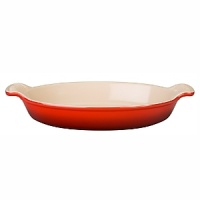 Potatoes au gratin simply aren't the same baked in anything less than this Le Creuset favorite. The wide, shallow shape exposes the maximum surface area of the food to the heat source in the oven, under the broiler or on the stovetop. Its perfect for macaroni and cheese, lasagna, spanokopita and fruit cobber. It makes an elegant serving dish too. Potatoes au gratin simply aren't the same baked in anything less than this Le Creuset favorite. The wide, shallow shape exposes the maximum surface area of the food to the heat source in the oven, under the broiler or on the stovetop. Its perfect for macaroni and cheese, lasagna, spanokopita and fruit cobber. It makes an elegant serving dish too.
