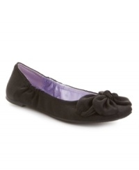 Life is good, and you'll look great in CL by Laundry's aptly named Great Life ballet flats! Made in shimmery silk fabric with a pretty bow embellishment on the vamp, they'll add style to even your most laid-back look. Life is good, and you'll look great in CL by Laundry's aptly named Great Life ballet flats! Made in shimmery silk fabric with a pretty bow embellishment on the vamp, they'll add style to even your most laid-back look.