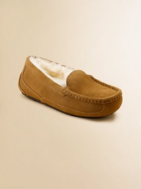 Classic slip-ons with molded rubber sole and luxurious sheepskin lining, finished with an embossed logo at the heel.Suede upper Molded rubber sole Sheepskin lining Imported Classic slip-ons with molded rubber sole and luxurious sheepskin lining, finished with an embossed logo at the heel.Suede upper Molded rubber sole Sheepskin lining Imported