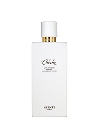 Scented with Calèche, a floral and woody fragrance, this nourishing and protective lotion conveys elegance and softness. It leaves the skin luxuriously soft and deliciously fragranced.