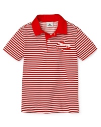 Presenting a twist on the classic Lacoste signature logo - a large printed crocodile that blends into the stripes - a playful, fun-loving detail perfect for any kid. Presenting a twist on the classic Lacoste signature logo - a large printed crocodile that blends into the stripes - a playful, fun-loving detail perfect for any kid.