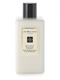 Immerse yourself this season in Nectarine Blossom & Honey, a delicious fruity fragrance that tells the story of an early morning visit to London's Covenant Garden Flower Market, a sweetly scented oasis in the heart of the city. The result is a youthful scent which wraps the notes of enticing fruits and delicate spring flowers in the warmth of acacia honey. 8.5 oz. Immerse yourself this season in Nectarine Blossom & Honey, a delicious fruity fragrance that tells the story of an early morning visit to London's Covenant Garden Flower Market, a sweetly scented oasis in the heart of the city. The result is a youthful scent which wraps the notes of enticing fruits and delicate spring flowers in the warmth of acacia honey. 8.5 oz.