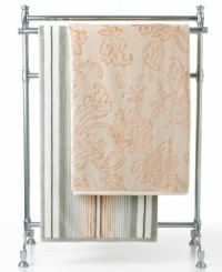 Très élégant. Accent you bath with the look of modern romance and classic Lauren Ralph Lauren style with the Saint Honore hand towel. Choose from a textured damask floral pattern and a sophisticated stripe design.