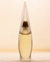 A fragrance to seduce the senses. The sheer floral scent of Cashmere Mist combines essences of Moroccan jasmine, lily of the valley and bergamot with warm undertones of sandalwood, amber and musk. A fragrance to seduce the senses. The sheer floral scent of Cashmere Mist combines essences of Moroccan jasmine, lily of the valley and bergamot with warm undertones of sandalwood, amber and musk.