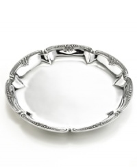 With its exceptionally versatile material and ornate edging, the Belle Mont tray from Wilton Armetale is indispensable for entertaining. With its exceptionally versatile material and ornate edging, the Belle Mont tray from Wilton Armetale is indispensable for entertaining.