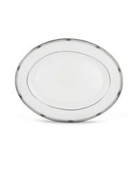 An art deco inspired design, platinum trim and metallic dots lend the Westerly Platinum oval platter sophisticated polish. This versatile collection perfectly coordinates with a variety of stemware and table linens.