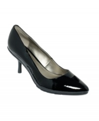 Take your style to the next level with Kenneth Cole Reaction's Hill Top pumps. This sexy single sole style features a small heel and a pointed toe. Take your style to the next level with Kenneth Cole Reaction's Hill Top pumps. This sexy single sole style features a small heel and a pointed toe.