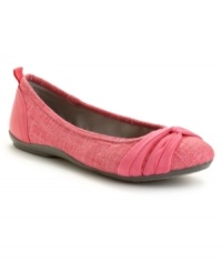 Metallic sheen adds fashionable flair to DKNY's Sophie active flats, while stretch detailing at the top makes them comfortable and easy to wear. Pair them with any casual look to add a chic finishing touch. Metallic sheen adds fashionable flair to DKNY's Sophie active flats, while stretch detailing at the top makes them comfortable and easy to wear. Pair them with any casual look to add a chic finishing touch.