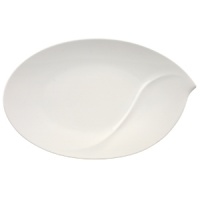 An asymmetrical shape in crisp white porcelain fashions a modern statement in Villeroy & Boch's Flow collection. Easy to pair with your existing dinnerware, it is equally suited to casual and fine dining occasions. An asymmetrical shape in crisp white porcelain fashions a modern statement in Villeroy & Boch's Flow collection. Easy to pair with your existing dinnerware, it is equally suited to casual and fine dining occasions.