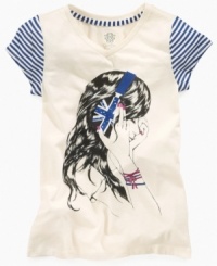 Groove to the beat. This headphones tee from Jessica Simpson gives her style a boost.