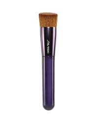 Finally, a foundation brush for use with all formulations - liquid, cream or powder. Shiseido's innovative technology combines with traditional Japanese brush-making techniques to create the perfect foundation finish. Excellent pick-up of all types of formulas for a uniform application and impeccable finish. Gently tapered strands create an angled slant that best allows bristles to reach all facial contours. Short handle allows for precise control during application and portability for travel.