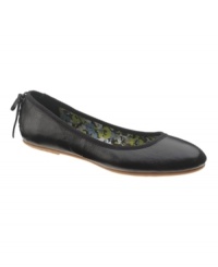 Looking good and feeling even better! The Bueno II flats by Hush Puppies are an everyday essential with their versatile silhouette spiced up by lacing detail at the heel. Looking good and feeling even better! The Bueno II flats by Hush Puppies are an everyday essential with their versatile silhouette spiced up by lacing detail at the heel.