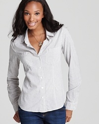 Classic, crisp and cool, this James Perse shirt will take you from season to season in effortless style--earning its place as a wardrobe staple. Classic, crisp and cool, this James Perse shirt will take you from season to season in effortless style--earning its place as a wardrobe staple.