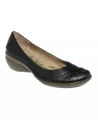 Easy Spirit's Pinecrest pumps are an easy way to infuse a little comfort and style into your everyday shoe wardrobe. Easy Spirit's Pinecrest pumps are an easy way to infuse a little comfort and style into your everyday shoe wardrobe.