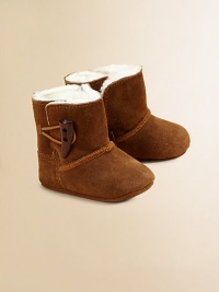 Precious baby booties crafted in ultra-plush suede with shearling lining and toggle button closure.Toggle closureLeather upperShearling leather liningLeather solePadded insoleImported Precious baby booties crafted in ultra-plush suede with shearling lining and toggle button closure.Toggle closureLeather upperShearling leather liningLeather solePadded insoleImported