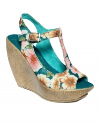 Step up to the season's mod wedge trend with the Rulla wedges by Blowfish. A manicure-friendly open-toe and sky-high wedge heel round out the look. Step up to the season's mod wedge trend with the Rulla wedges by Blowfish. A manicure-friendly open-toe and sky-high wedge heel round out the look.