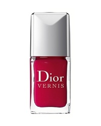 Never before has the color of Dior Vernis displayed such lacquered and vibrant shine! A cocktail of Shine and Sparkle Amplifying active ingredients directs pigments and pearly particles to enhance light reflection tenfold. Once again, the array of enchanting shades created by Tyen reflect the spirit of Dior fashion shows.Application is even easier with the brush. Dior Vernis also features a newchip-resistant formula that protects and embellishes the nails, day after day. Never before has the color of Dior Vernis displayed such lacquered and vibrant shine! A cocktail of Shine and Sparkle Amplifying active ingredients directs pigments and pearly particles to enhance light reflection tenfold. Once again, the array of enchanting shades created by Tyen reflect the spirit of Dior fashion shows.Application is even easier with the brush. Dior Vernis also features a newchip-resistant formula that protects and embellishes the nails, day after day.