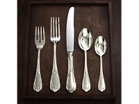 Harmoniously scrolled leaf motifs reveal a deep-seated European Baroque influence. Continental sized.Stunning Italian sterling designs bearing the 150-year old reputation of Wallace Silversmiths. Featuring one-piece forged knife blades, the Wallace Italian Sterling collections will never be discontinued. The 5-piece place setting includes Salad Fork, Fork, Knife, Teaspoon and Soup Spoon.Sterling Silver Flatware is not returnable or exchangeable.