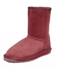 Pull on warmth. EMU's Stinger lo boots are so comfortable and warm, you'll never want to take them off. Pull on warmth. EMU's Stinger lo boots are so comfortable and warm, you'll never want to take them off.