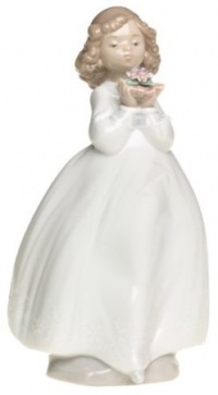 Nao Flower Girl Porcelain Figurine Nao Flower Girl Porcelain Figurine