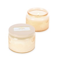 Voluspa's exquisite Crème de Peche collection blends white peach with tart ripe nectarine and creamy vanilla bean for an exceptional fragrance that elegantly scents your home. Voluspa's exquisite Crème de Peche collection blends white peach with tart ripe nectarine and creamy vanilla bean for an exceptional fragrance that elegantly scents your home.