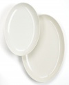 Keep it simple. In glossy white porcelain, this oval serving platter is a flawless accompaniment to any dinnerware pattern and decor. From Martha Stewart Collection.